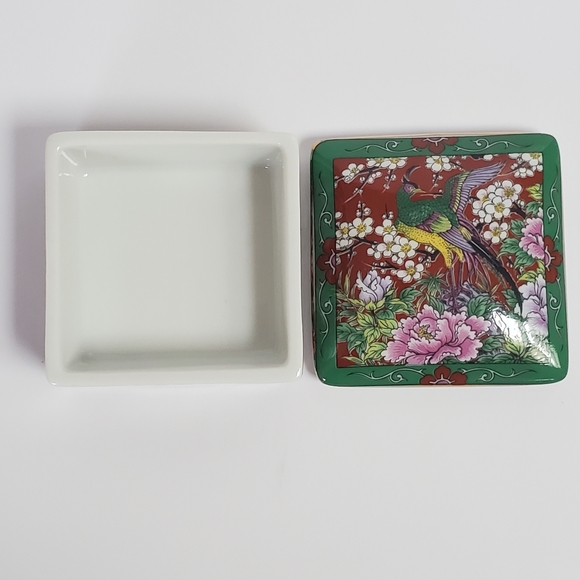 Ornately Decorated Bird of Paradise Porcelain Trinket Box Made in Japan Vintage - Picture 4 of 8